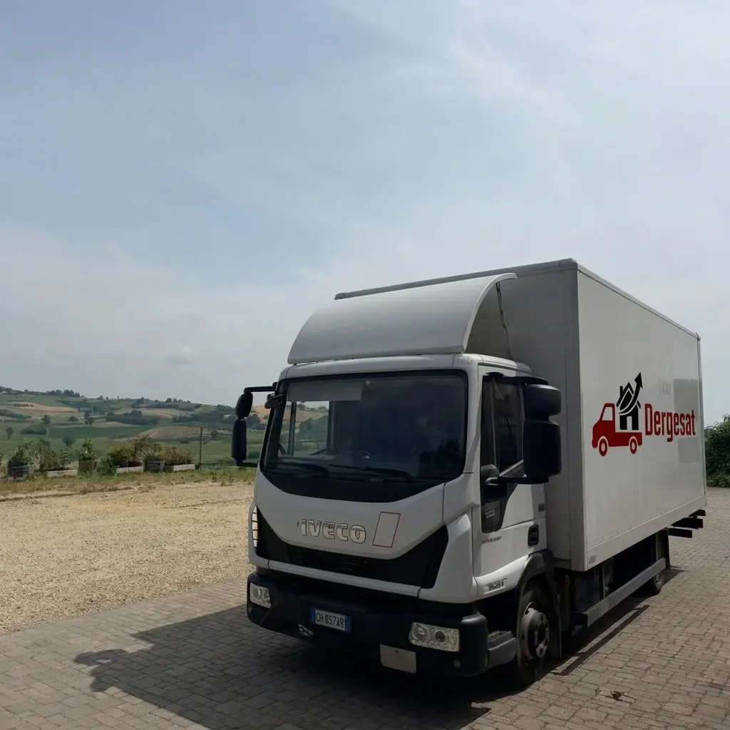 Camion Iveco Dergesat per traslochi e trasporti